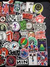 Cargar imagen en el visor de la galería, 100 Stickers Bandas De Rock Y Retro Personaliza Laptop Cuarto Etc