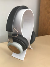Cargar imagen en el visor de la galería, Soporte Audífonos De Acrílico Con Base Beats, Bose, JBL Sony