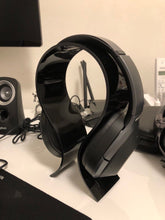 Cargar imagen en el visor de la galería, Soporte Audífonos De Acrílico Con Base Beats, Bose, JBL Sony